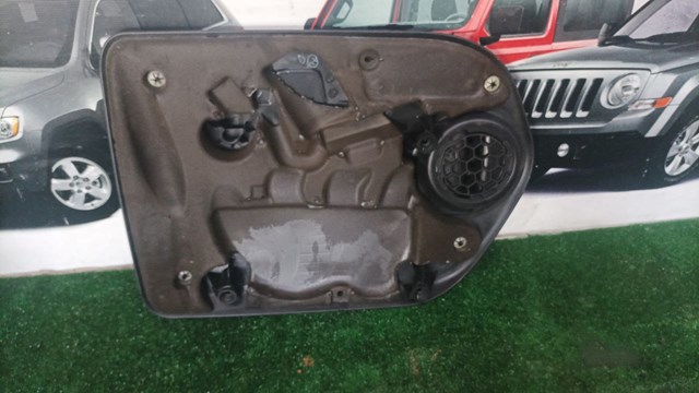 04627429AB CHRYSLER Крышка мотора декоративная купить в Житомир