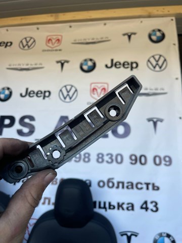Кронштейн бампера переднего, внешний правый 108418200C Tesla Model