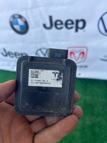 Блок управления системой открывания ворот гаража 111498400B Tesla Model