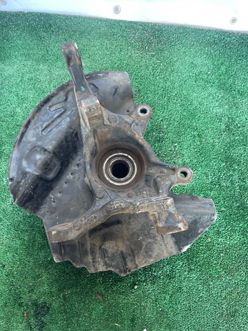 Цапфа передняя правая 31216761576 BMW