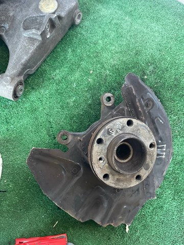 BMW 31216761576 Цапфа (поворотный кулак) передний правый в наличии Львов