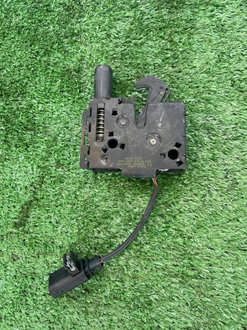Замок крышки капота 4M0823509 VAG