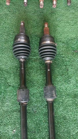 Полуось передняя, правая 5105772AG CHRYSLER