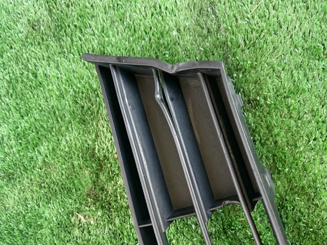 51117331724 Решетка бампера переднего центральная купить Ирпень