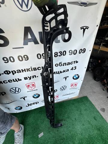 Кронштейн бампера заднего, центральный 51127060797 BMW