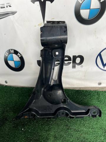 Кронштейн бампера заднего, внешний правый 51127178186 BMW