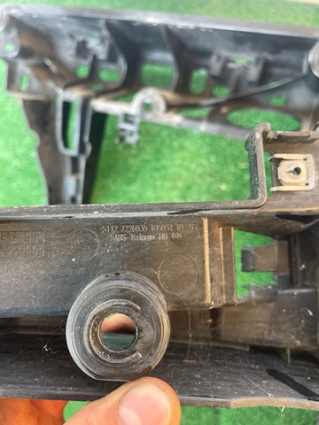 51127226939 BMW Кронштейн бампера заднего центральный купить в Киев
