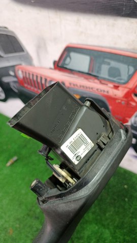 5UV70LXHAA CHRYSLER Решетка вентиляции салона на "торпедо" левая купить в Сумы