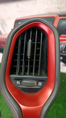Решетка вентиляции салона на "торпедо", левая 5UV70LXHAA CHRYSLER