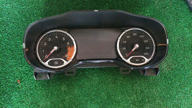 Панель салона передняя "торпедо" 5UV73LXHAA CHRYSLER