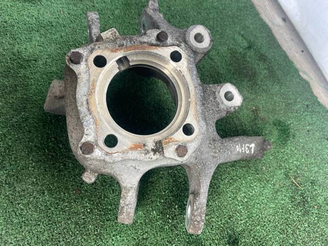 Кулак поворотный левый 6793769 BMW