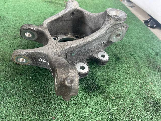6793770 BMW Цапфа (поворотный кулак) задний правый купить в Винница