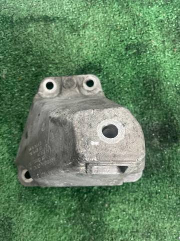Кронштейн подушки (опоры) двигателя, правой 6795958 BMW