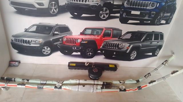 68100767AC CHRYSLER Шторка боковая, левая купить в Хмельницкий