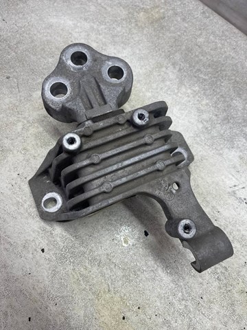 Подушка (опора) двигателя, левая 68164710AE CHRYSLER