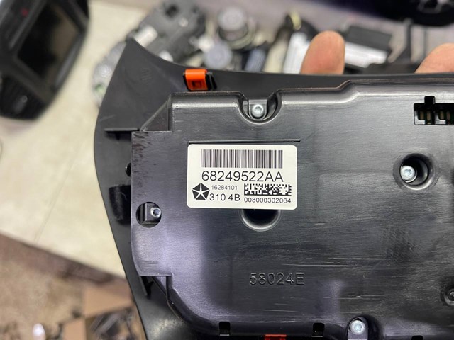68249522AA CHRYSLER купить в Кривой Рог