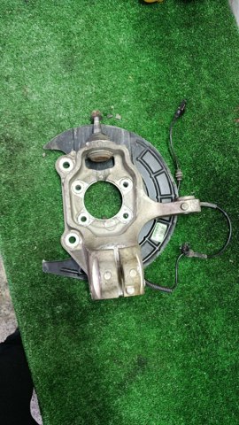 Кулак поворотный передний левый 68305297AB CHRYSLER