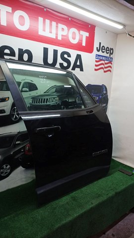 Пассажирская передняя дверь 68320801AA CHRYSLER