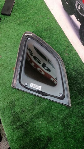 68377739AA Стекло кузова (багажного отсека) левое купить Киев