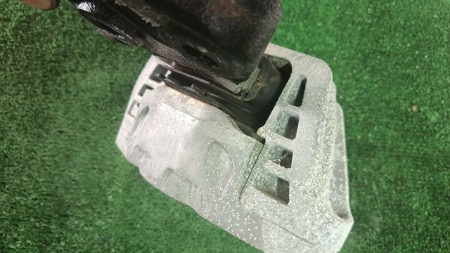 CHRYSLER 68445487AD Левая подушка двигателя в наличии Львов