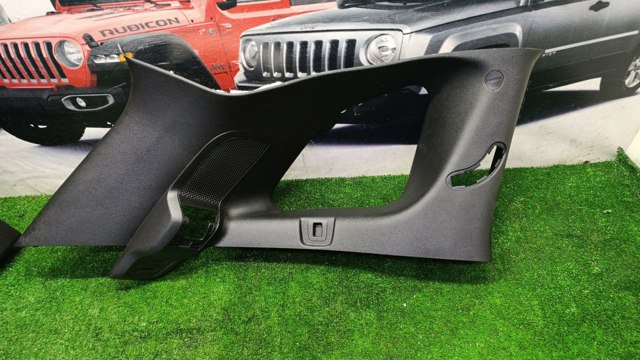 Обшивка стойки кузова внутренняя, задняя левая 6LQ35DX9AH CHRYSLER