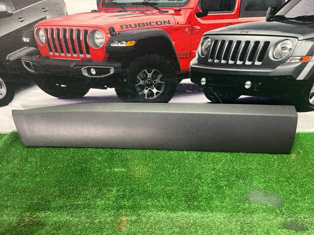 Накладка передней двери 735578397 CHRYSLER