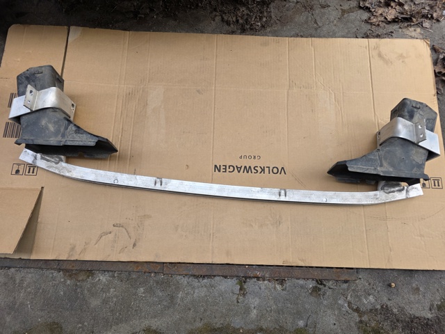Усилитель переднего бампера  51117399912 BMW