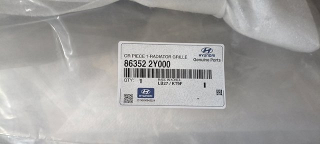Молдинг решетки радиатора, верхний 863522Y000 HYUNDAI