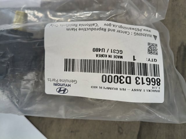 Левый кронштейн заднего бампера 86613D3000 HYUNDAI