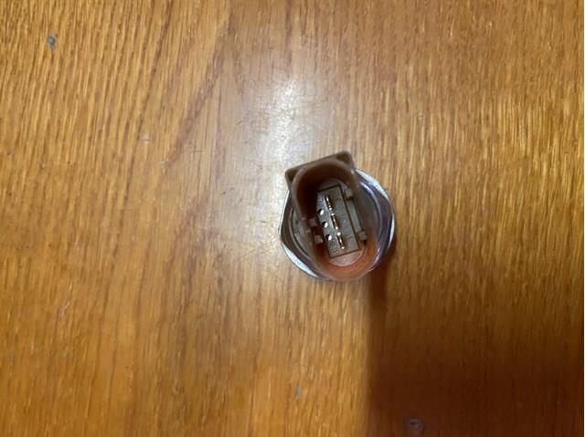 VAG 03L906054 Датчик давления топлива в наличии Украина