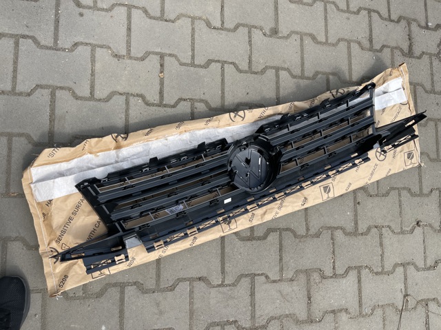 2K5853651CLDB VAG Решетка радиатора купить в Ужгород