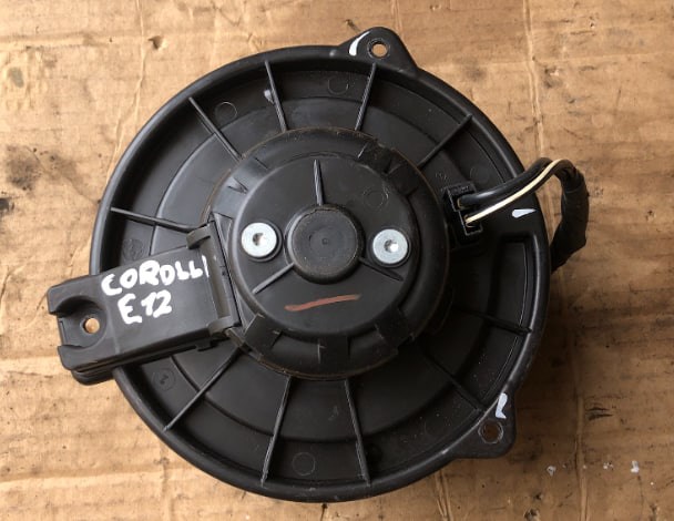 Мотор вентилятора печки (отопителя салона). оригинал toyota corolla e12 2.0d 02-06. гарантия на установку 14 дней. отправка любой почтой. 0160700610