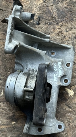 Подушка (опора) двигателя, левая верхняя 11220JD700 NISSAN