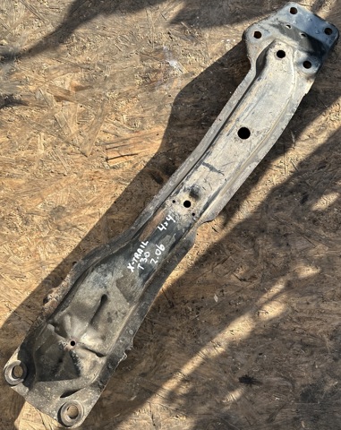 Подрамник двигателя 112408H300 NISSAN