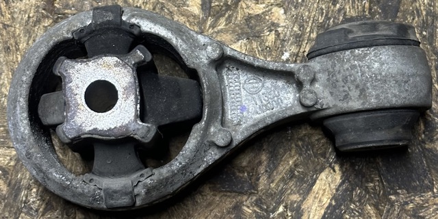 11350JD000 NISSAN Подушка (опора) двигателя правая купить в Днепр