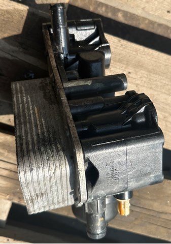NISSAN 152085948R Корпус масляного фильтра в наличии Ровно