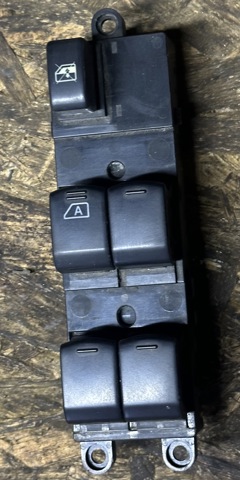 Кнопки переднего левого стекло подъемника 25401BB60B NISSAN