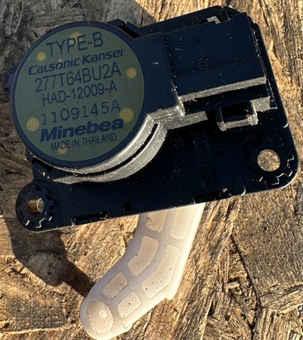 Моторчик заслонки печки 277T64BU2A NISSAN