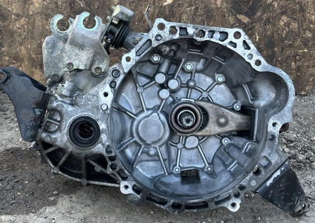 Коробка передач 303001E110 TOYOTA