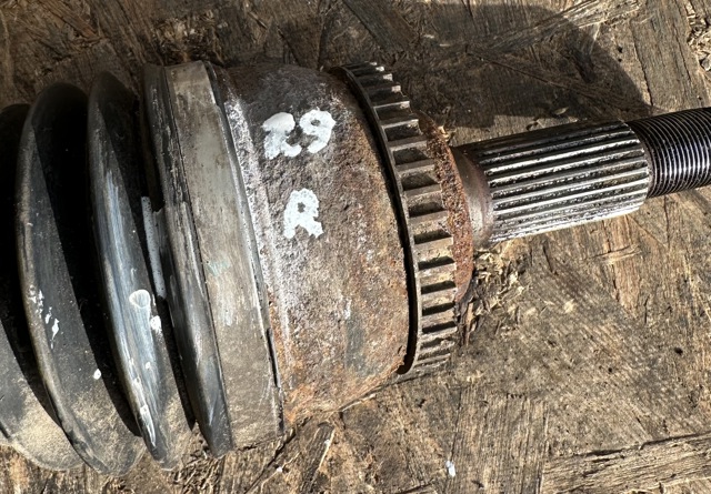 NISSAN 391008H712 Полуось (привод) передняя правая в наличии Ужгород
