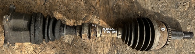 Полуось передняя, правая 391008H712 NISSAN