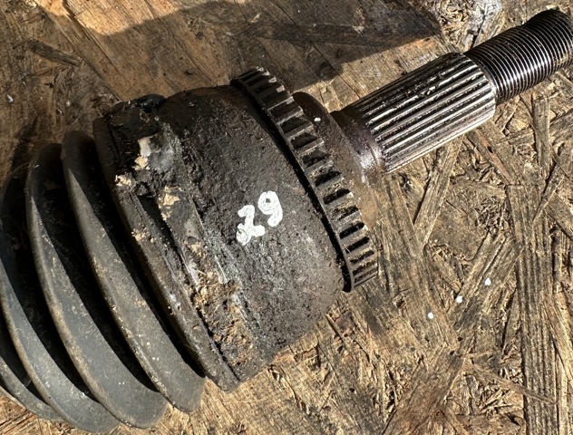 NISSAN 391018H710 Левая полуось в наличии Чернигов