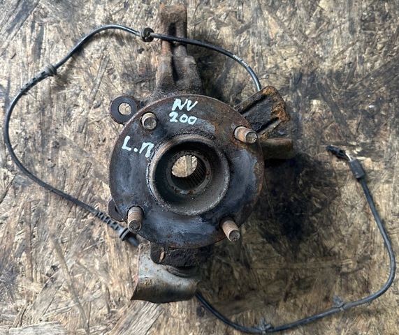 Кулак поворотный передний левый 400153LG0A NISSAN