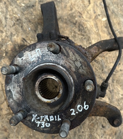 NISSAN 400158H300 Цапфа передняя левая в наличии Киев