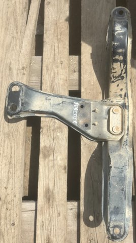 Балка крепления двигателя 41011FE050 SUBARU