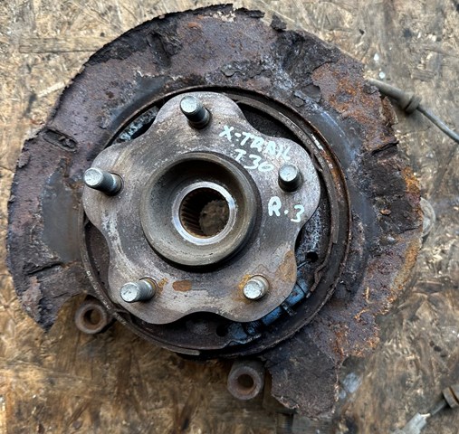 Цапфа поворотная правая 430188H300 NISSAN