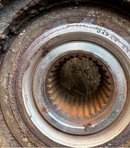 430188H300 NISSAN Цапфа (поворотный кулак) задний правый купить в Львов