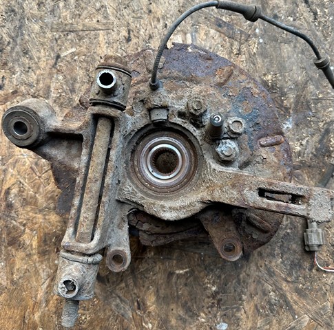 NISSAN 430188H300 Цапфа задняя правая в наличии Харьков