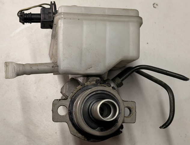 TOYOTA 4720109010 Главный тормозной цилиндр в наличии Хмельницкий