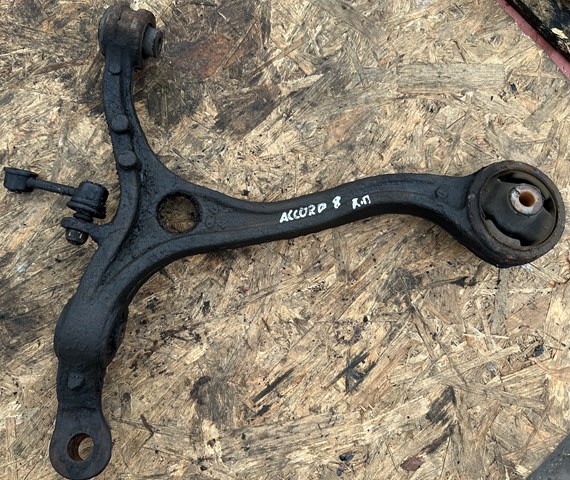 Рычаг передней подвески нижний, правый 51350TA0A00 HONDA